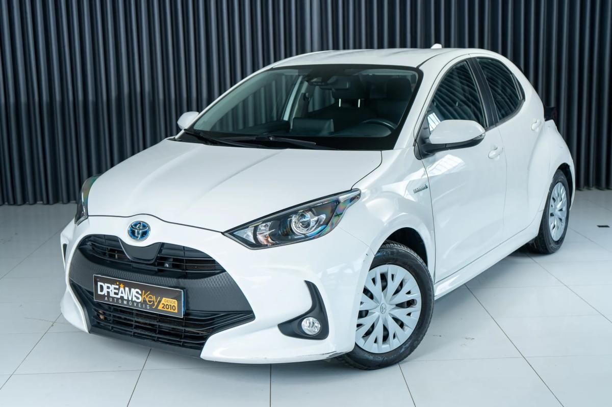 toyota-yaris-2022-hibrido-a-gasolina-1490cc