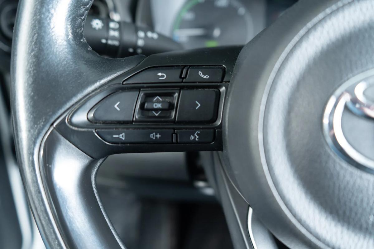toyota-yaris-2022-hibrido-a-gasolina-1490cc