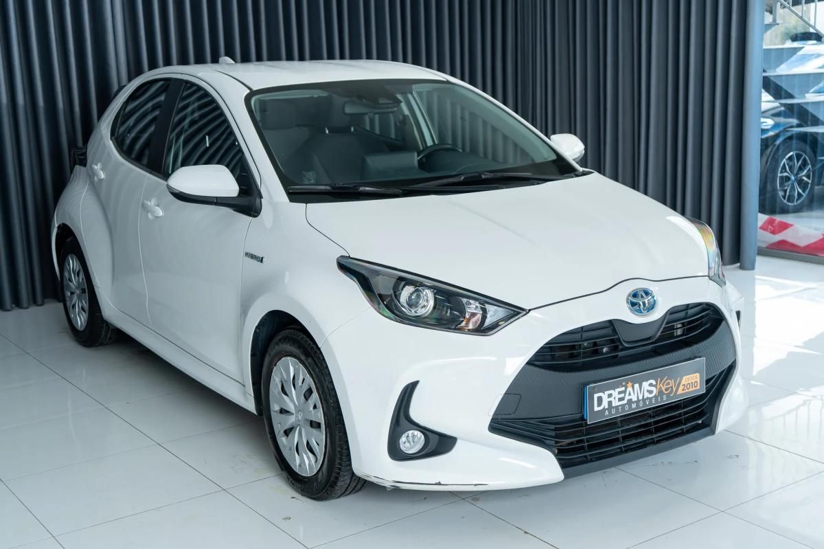 toyota-yaris-2022-hibrido-a-gasolina-1490cc