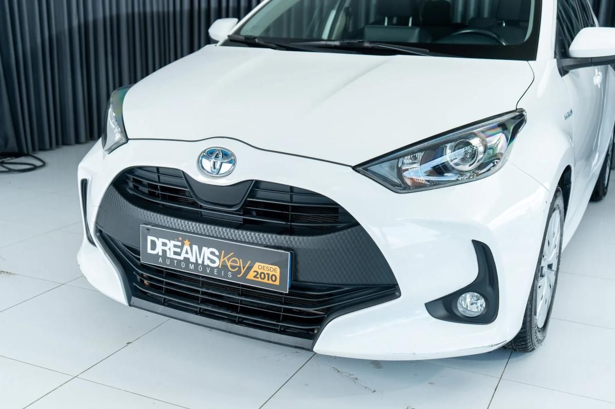 toyota-yaris-2022-hibrido-a-gasolina-1490cc