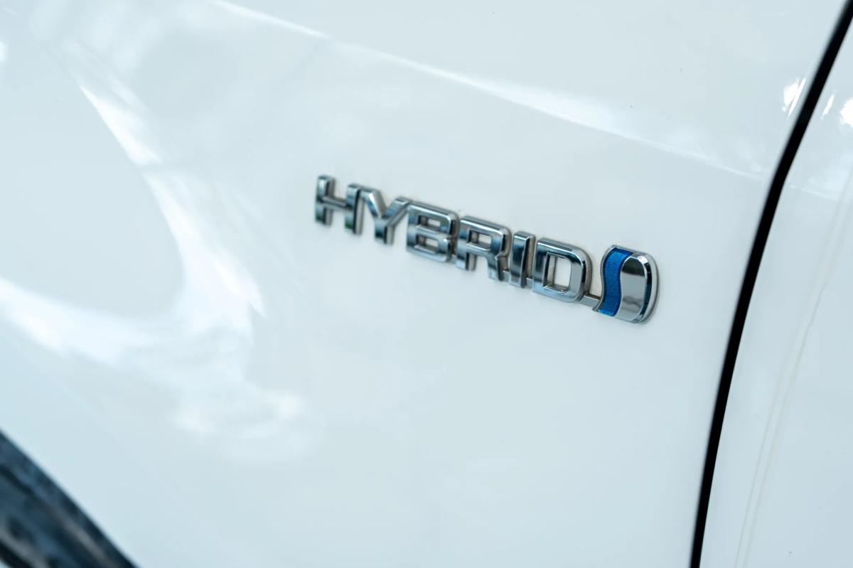 toyota-yaris-2022-hibrido-a-gasolina-1490cc