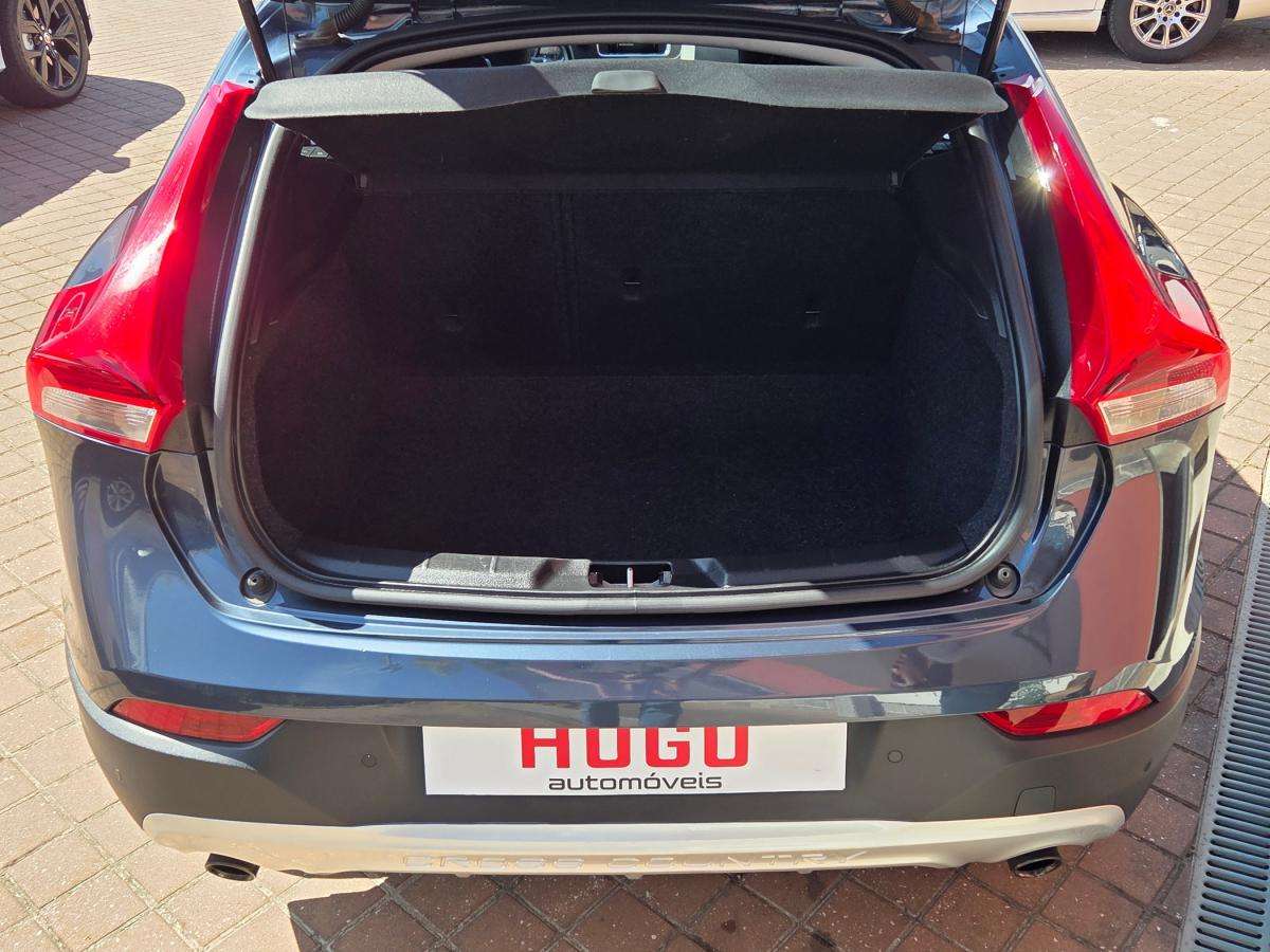 volvo-v40-cross-country-2017-gasolina-1498cc