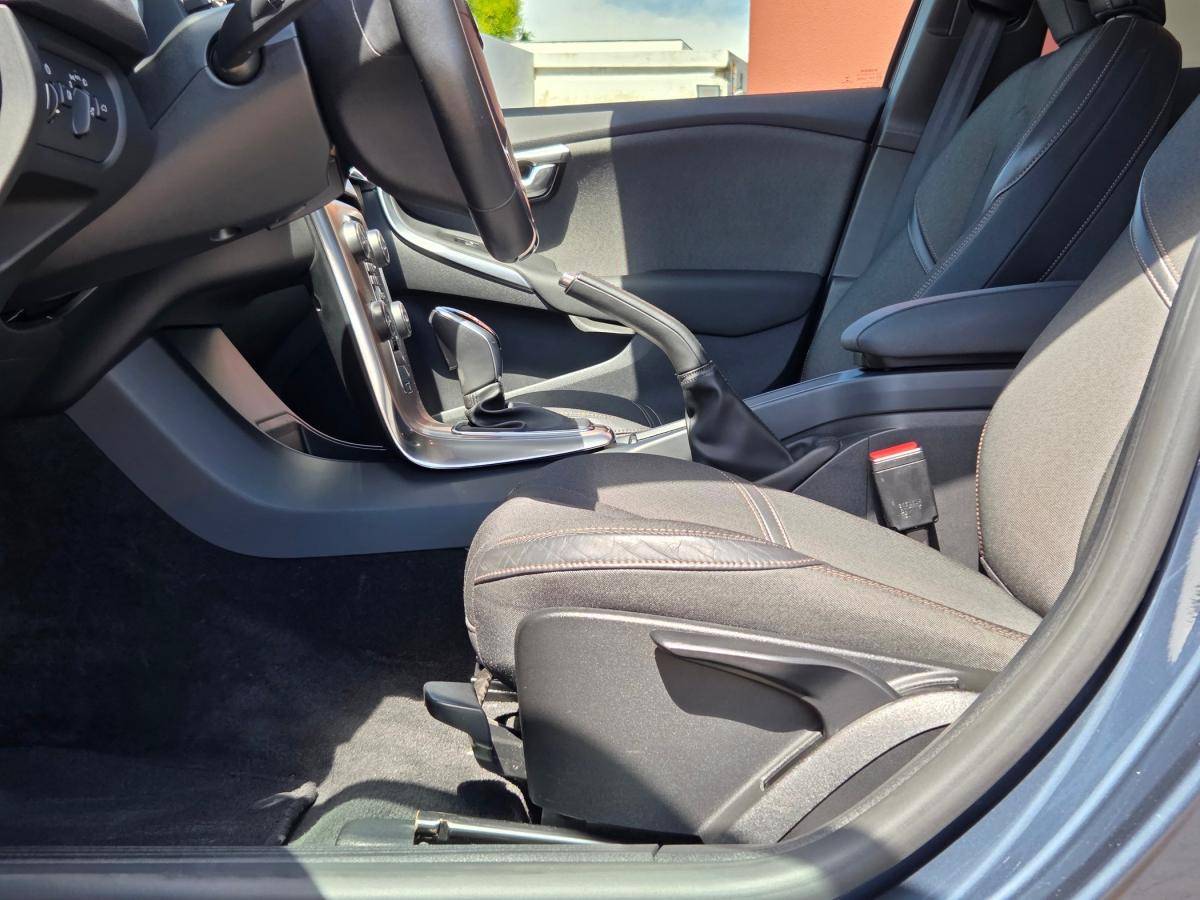 volvo-v40-cross-country-2017-gasolina-1498cc