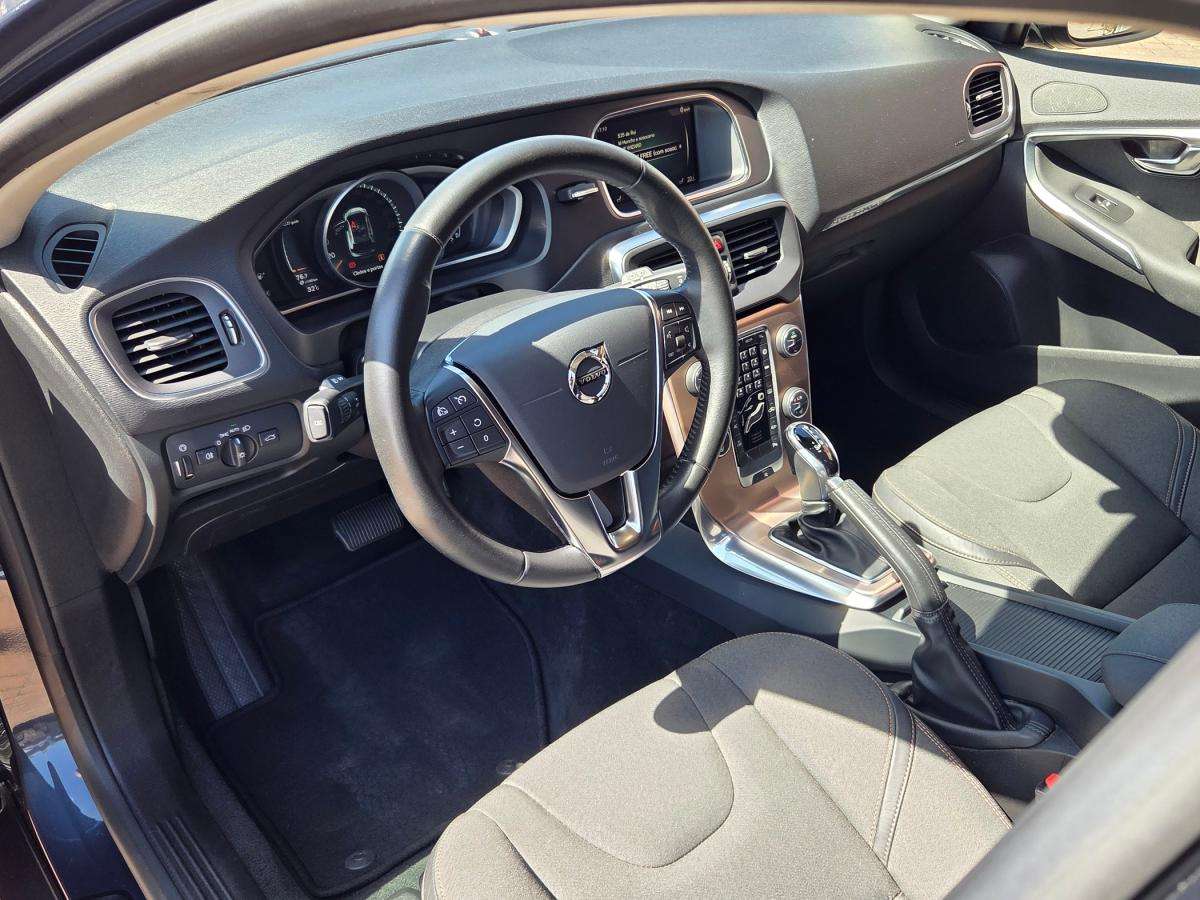 volvo-v40-cross-country-2017-gasolina-1498cc