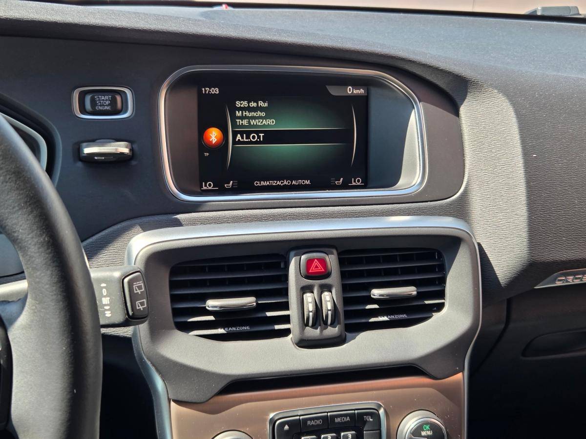 volvo-v40-cross-country-2017-gasolina-1498cc