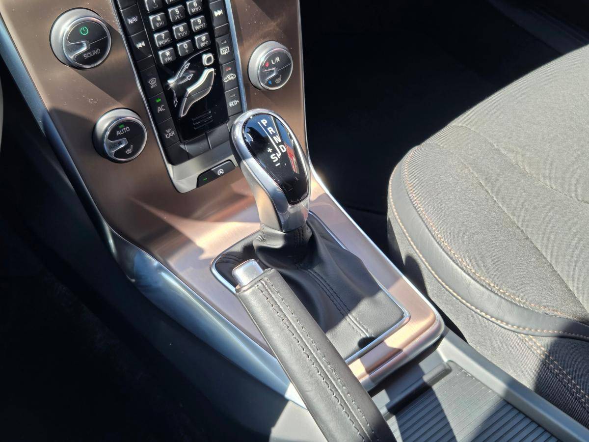 volvo-v40-cross-country-2017-gasolina-1498cc
