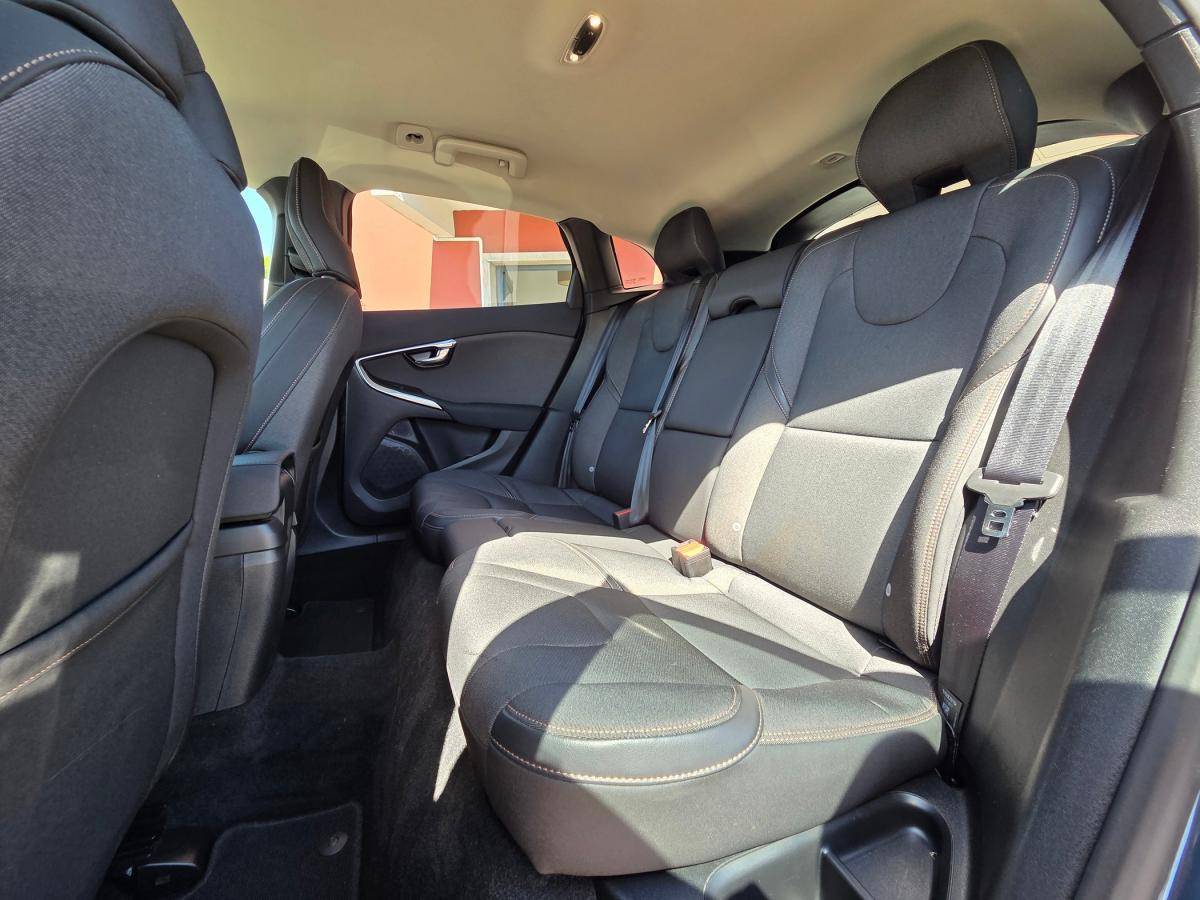 volvo-v40-cross-country-2017-gasolina-1498cc