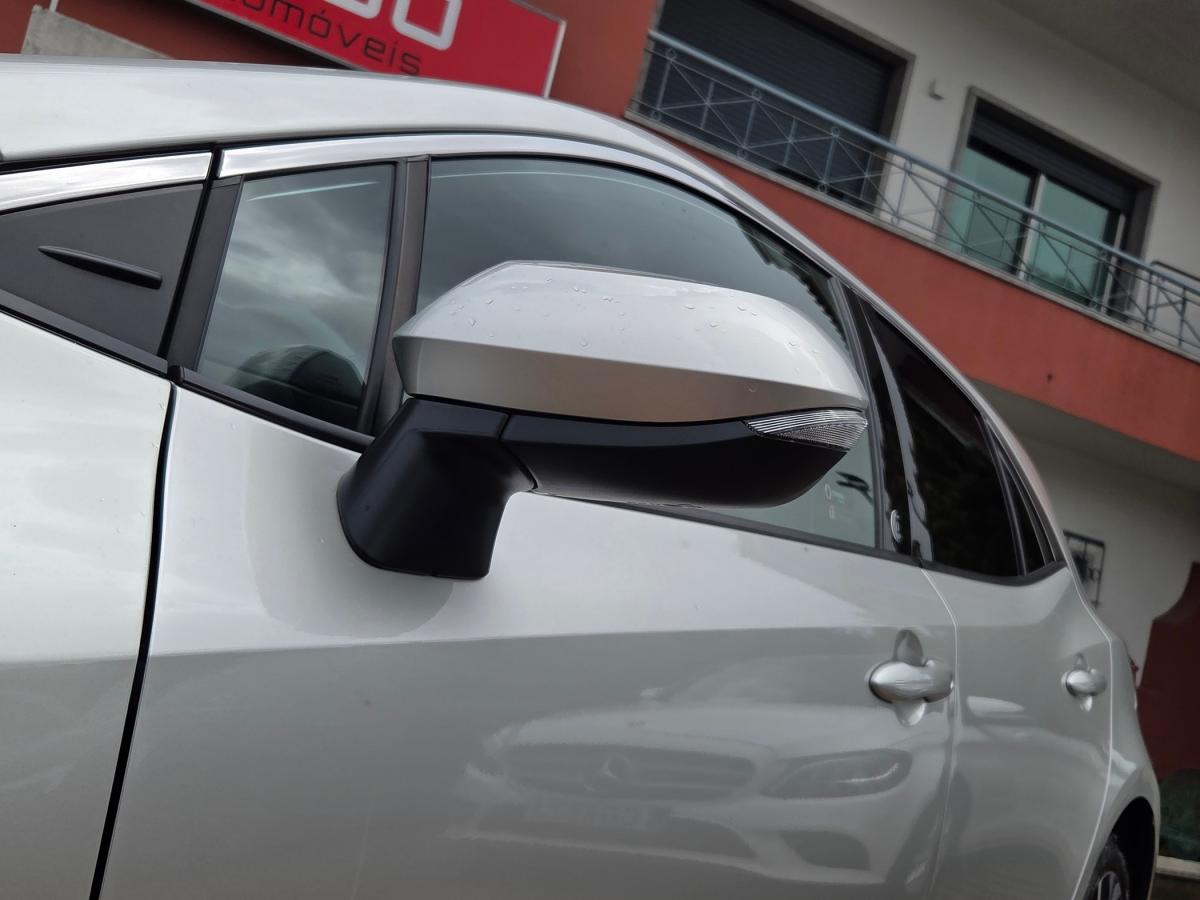 toyota-corolla-2023-hibrido-a-gasolina-1798cc
