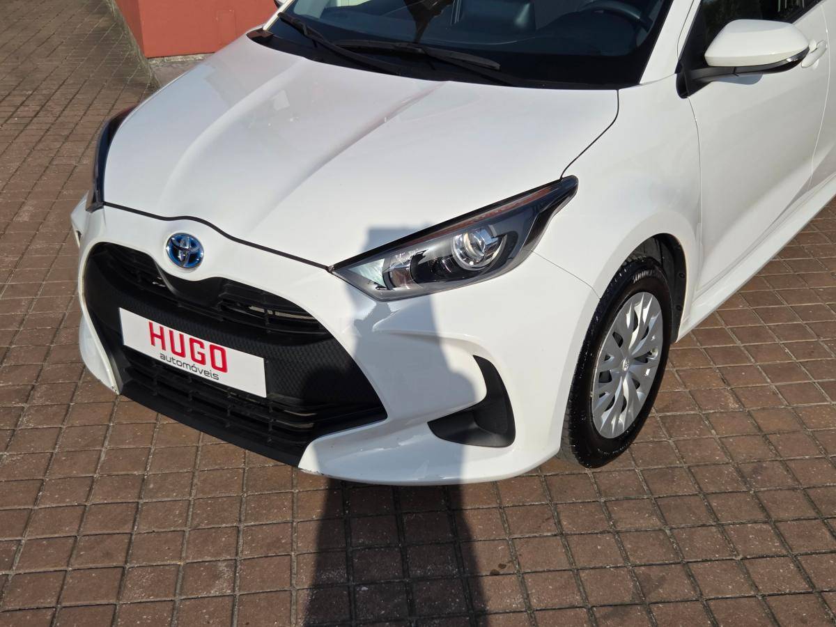 toyota-yaris-2023-hibrido-a-gasolina-1490cc