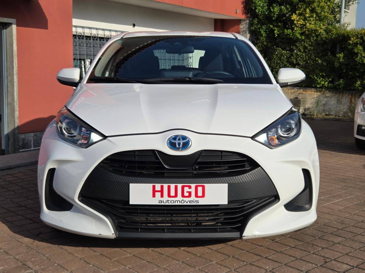 toyota-yaris-2023-hibrido-a-gasolina-1490cc