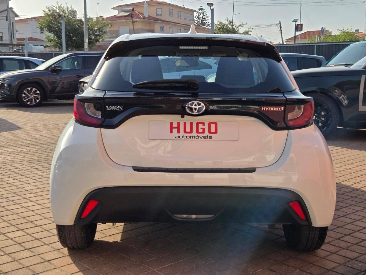 toyota-yaris-2023-hibrido-a-gasolina-1490cc