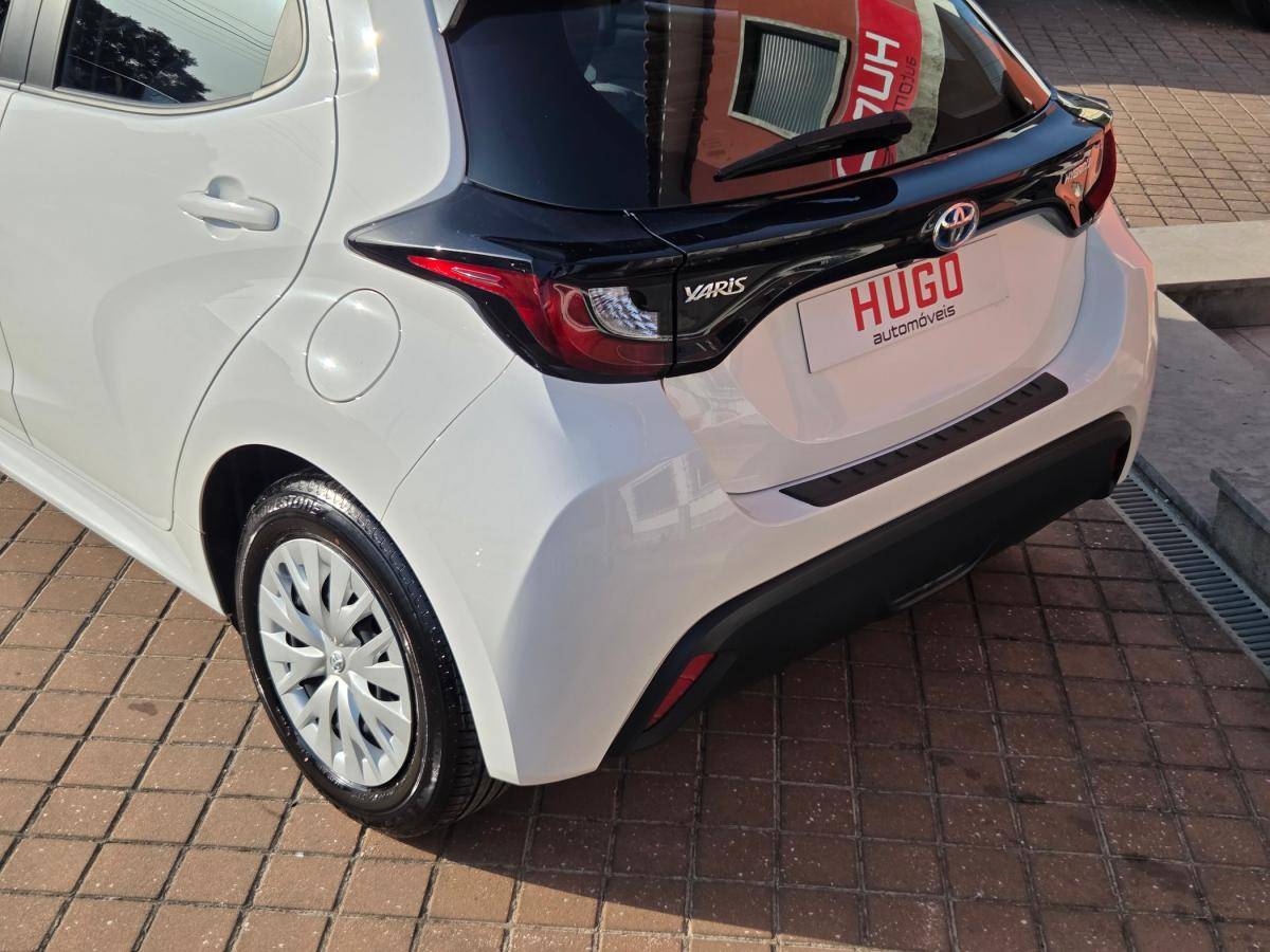 toyota-yaris-2023-hibrido-a-gasolina-1490cc