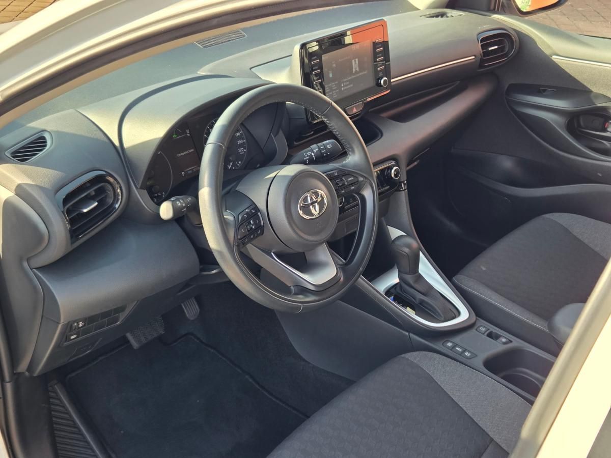 toyota-yaris-2023-hibrido-a-gasolina-1490cc