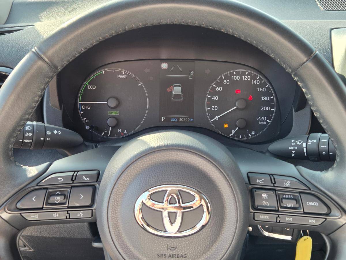 toyota-yaris-2023-hibrido-a-gasolina-1490cc