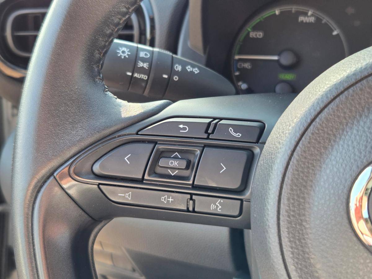 toyota-yaris-2023-hibrido-a-gasolina-1490cc