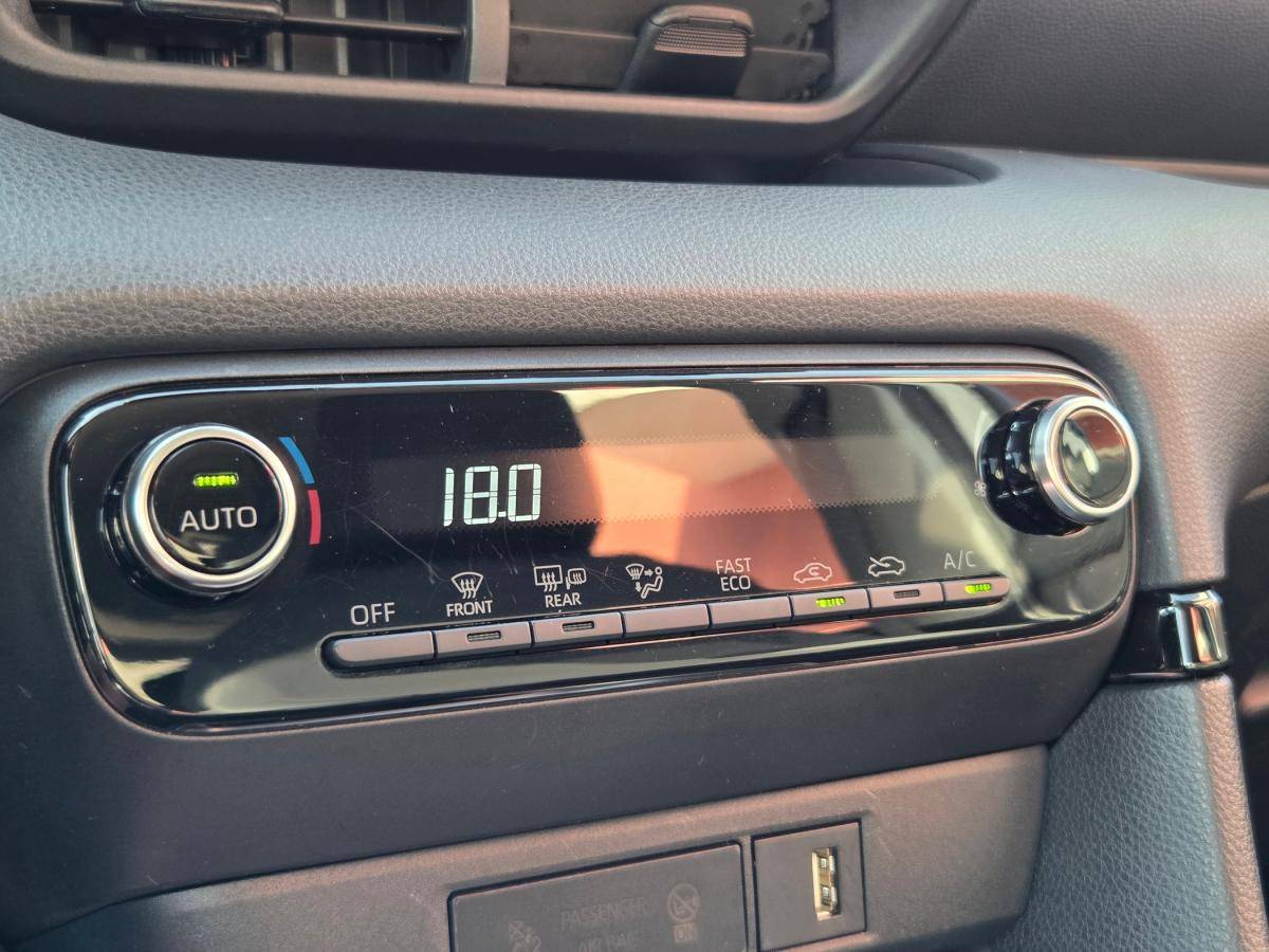 toyota-yaris-2023-hibrido-a-gasolina-1490cc