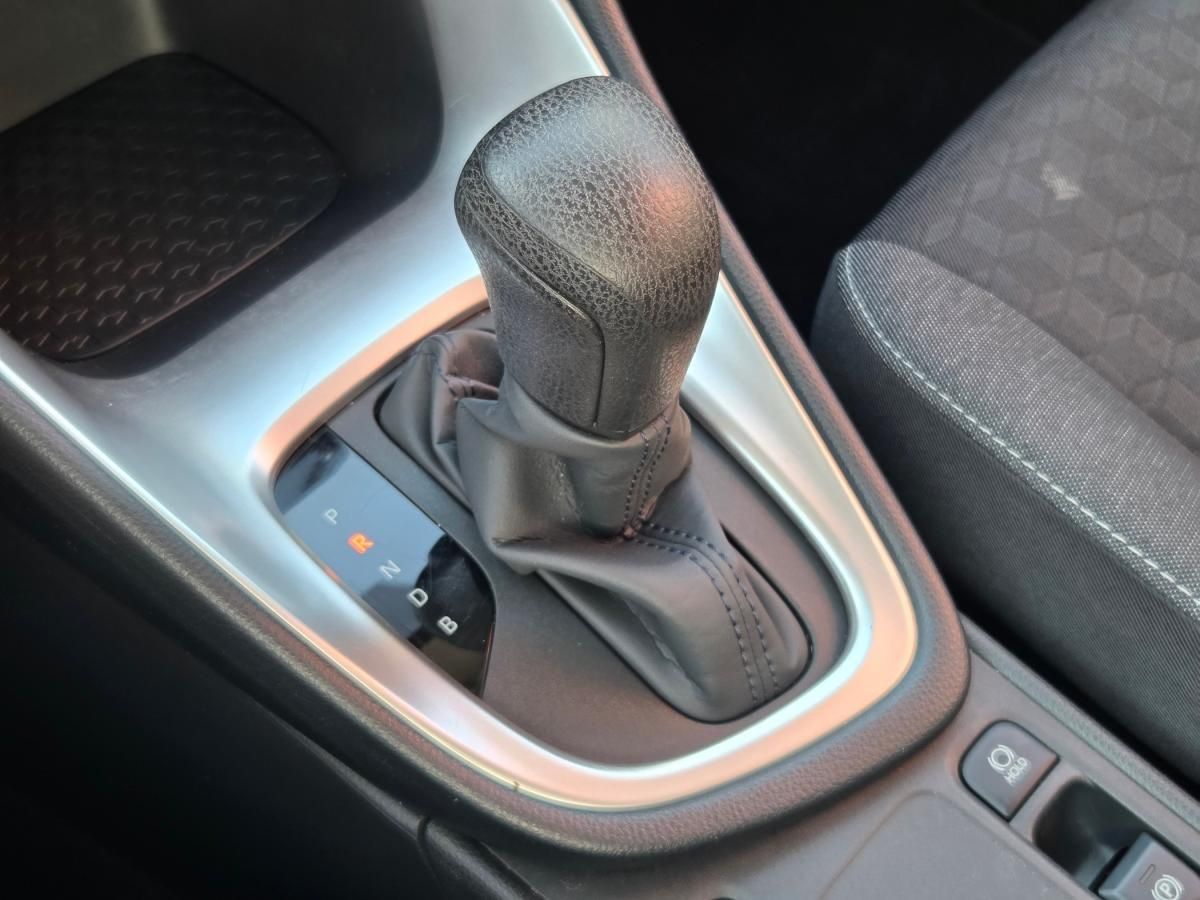 toyota-yaris-2023-hibrido-a-gasolina-1490cc