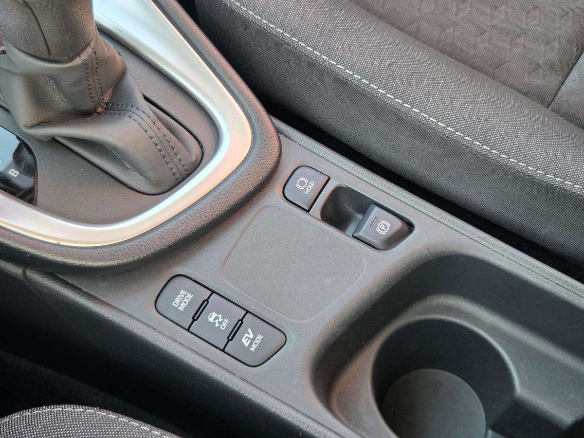 toyota-yaris-2023-hibrido-a-gasolina-1490cc