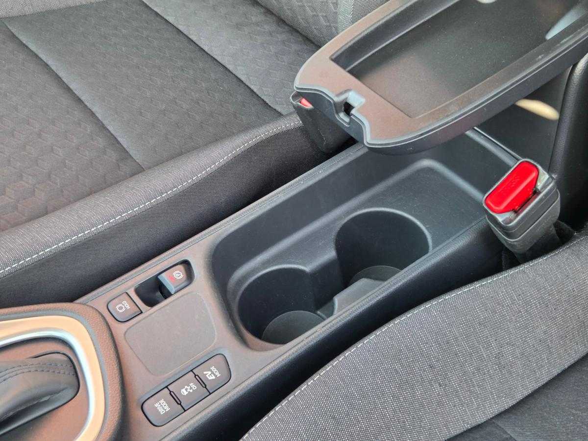 toyota-yaris-2023-hibrido-a-gasolina-1490cc