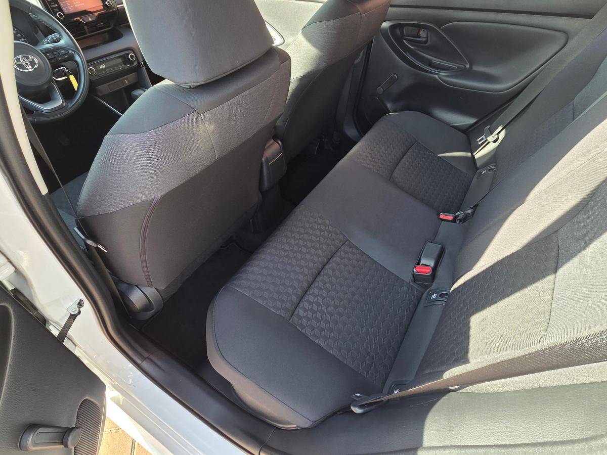 toyota-yaris-2023-hibrido-a-gasolina-1490cc