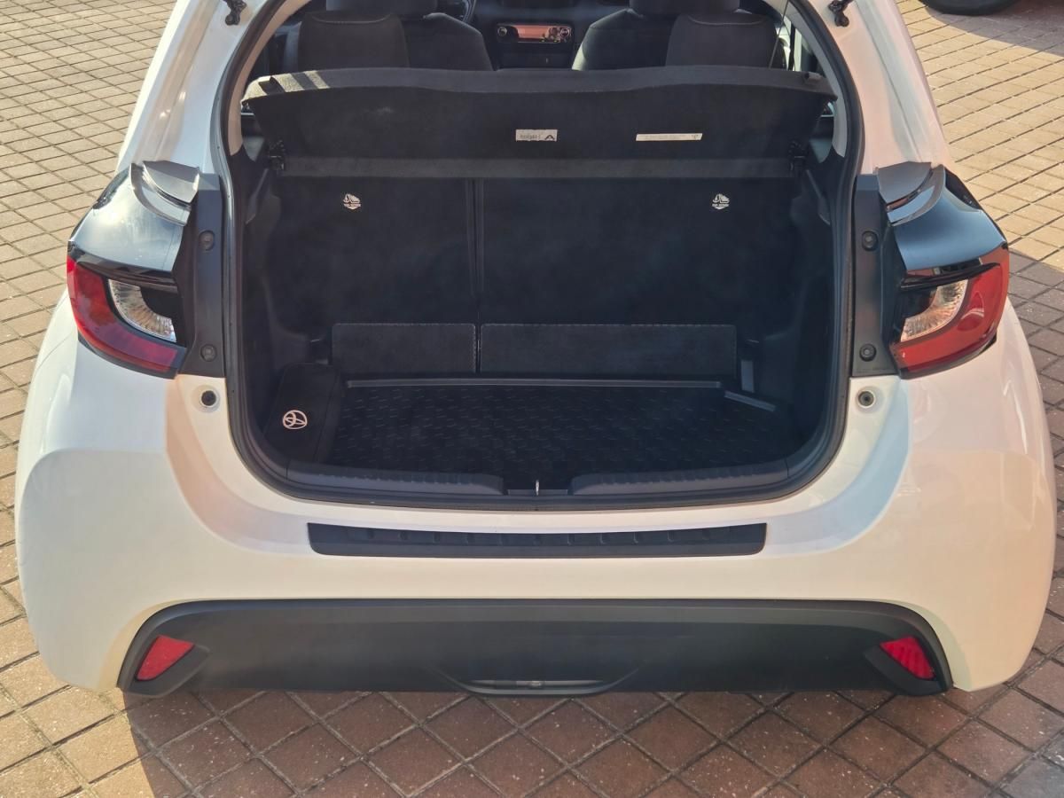 toyota-yaris-2023-hibrido-a-gasolina-1490cc