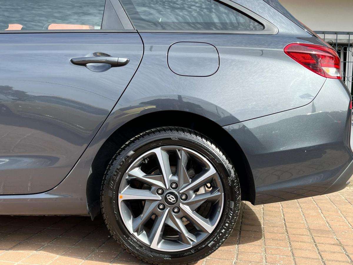 hyundai-i30-sw-2023-hibrido-a-gasolina-998cc