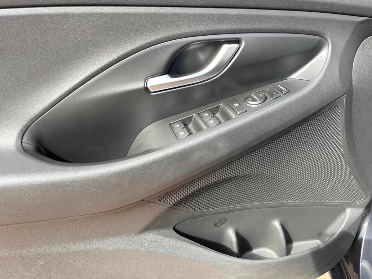hyundai-i30-sw-2023-hibrido-a-gasolina-998cc