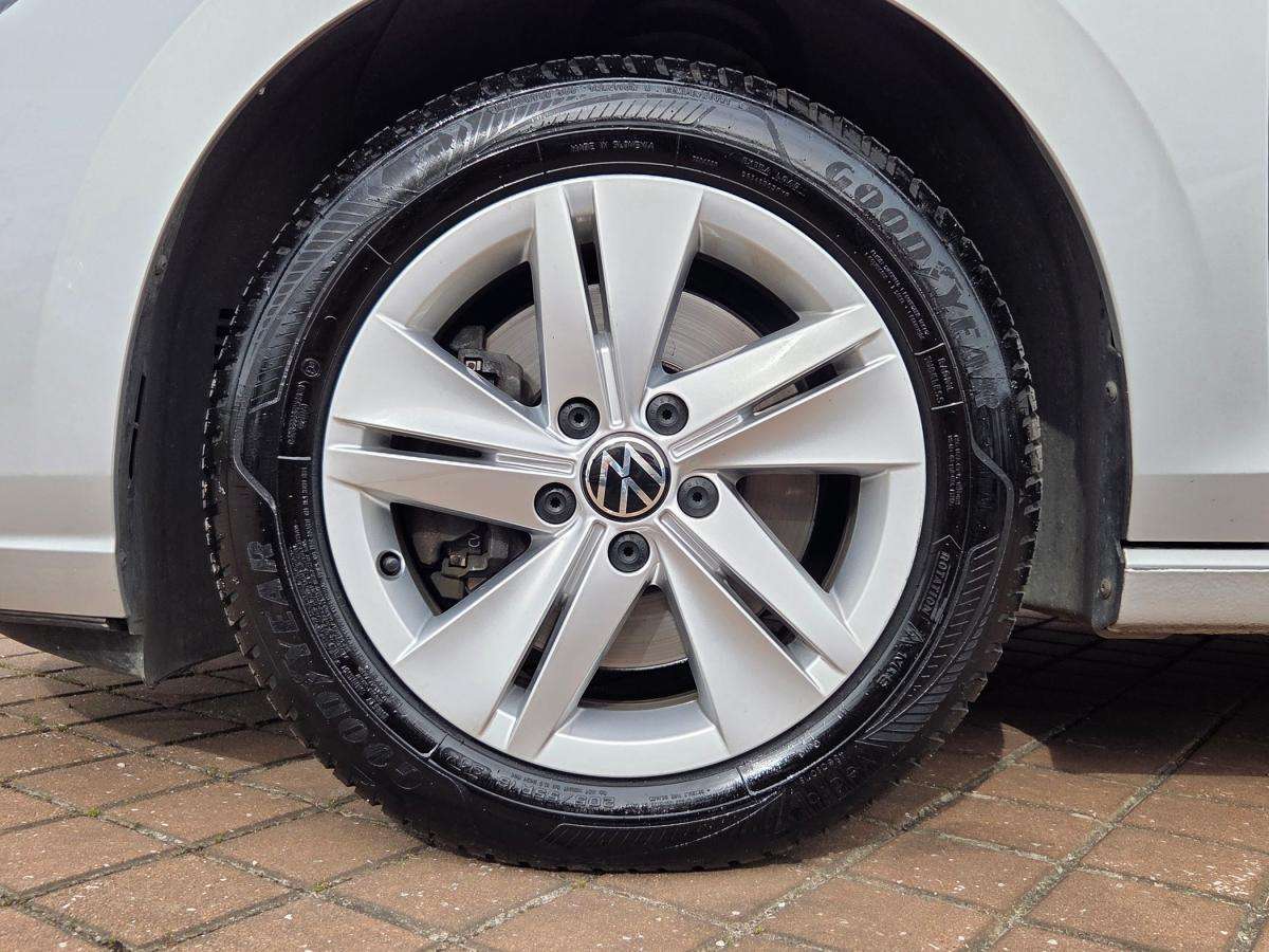 volkswagen-golf-variant-2022-diesel-1968cc