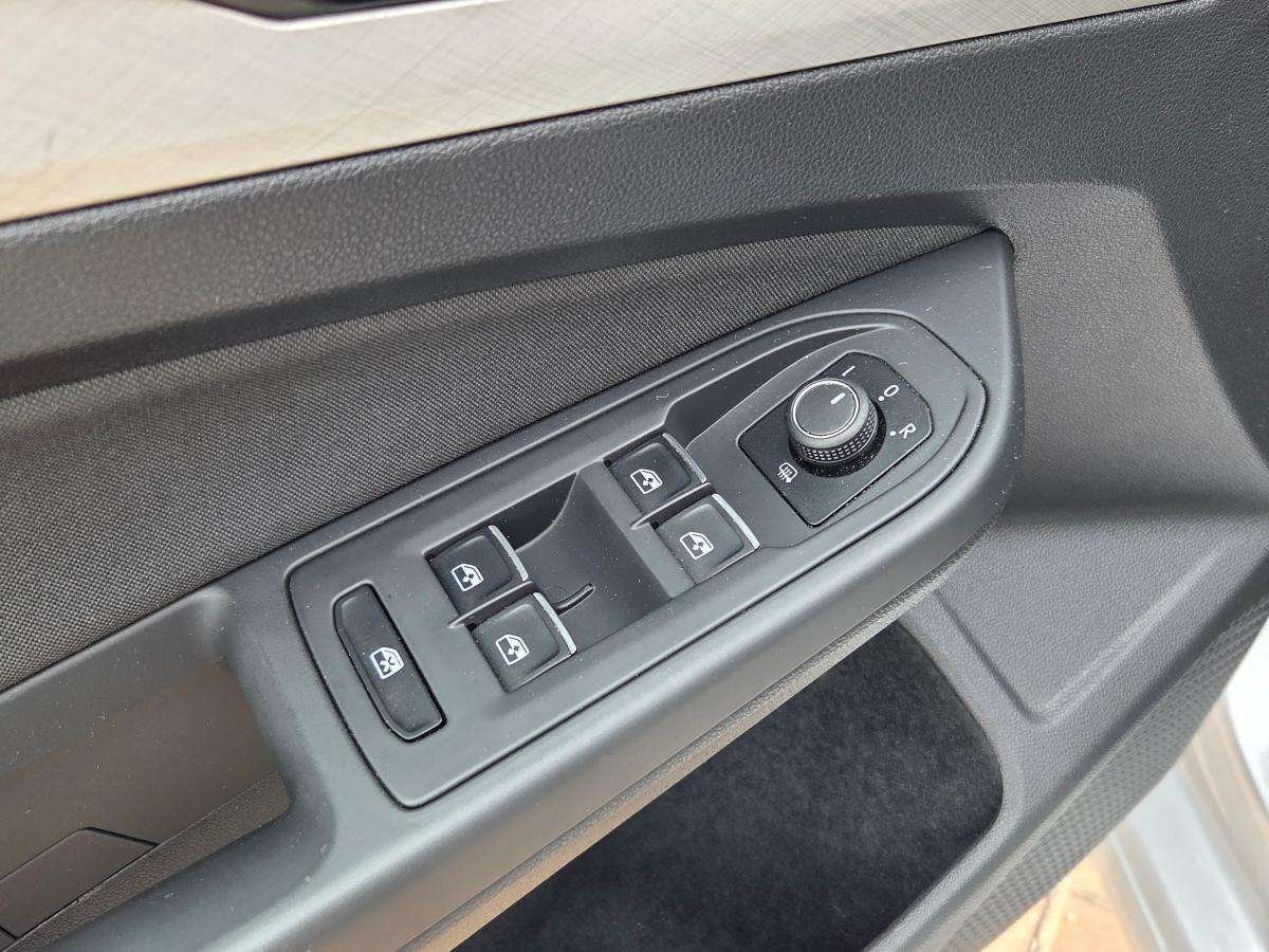 volkswagen-golf-variant-2022-diesel-1968cc