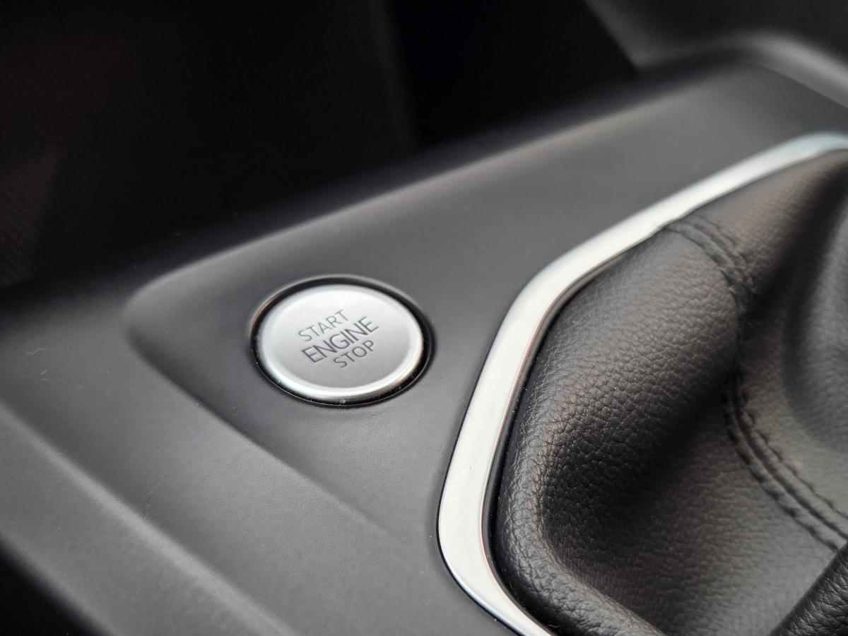 volkswagen-golf-variant-2022-diesel-1968cc