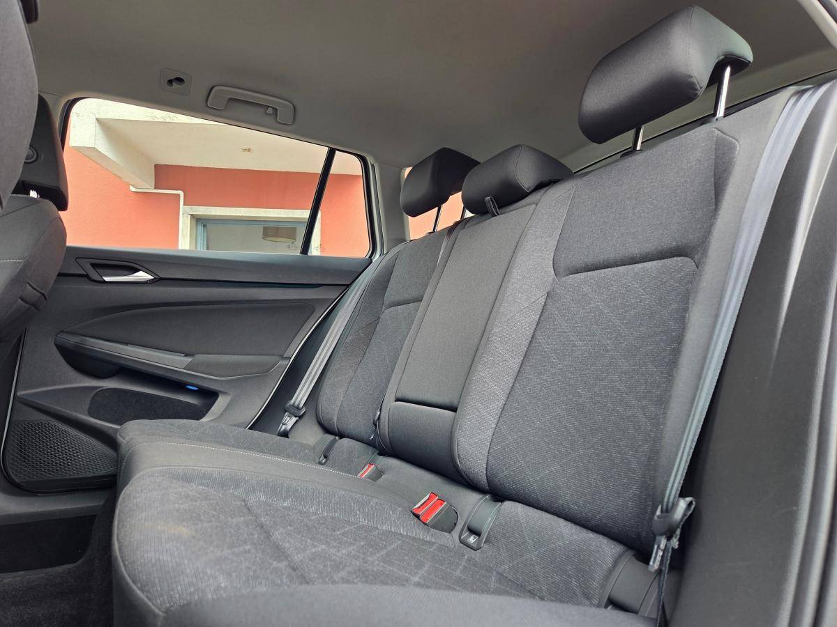volkswagen-golf-variant-2022-diesel-1968cc