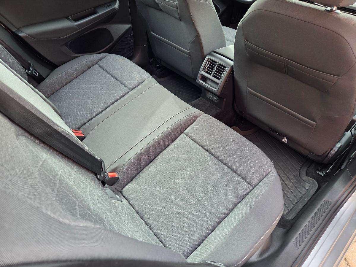 volkswagen-golf-variant-2022-diesel-1968cc