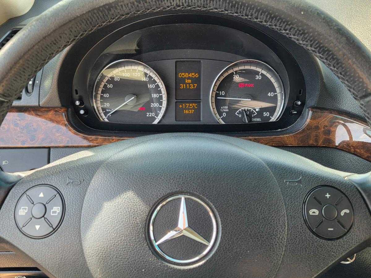 mercedes-benz-viano-2026-diesel-2143cc