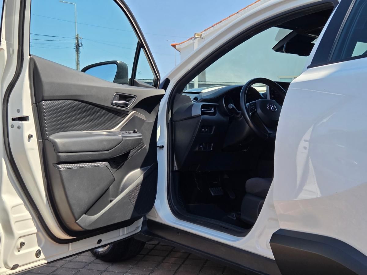 toyota-c-hr-2023-hibrido-a-gasolina-1798cc