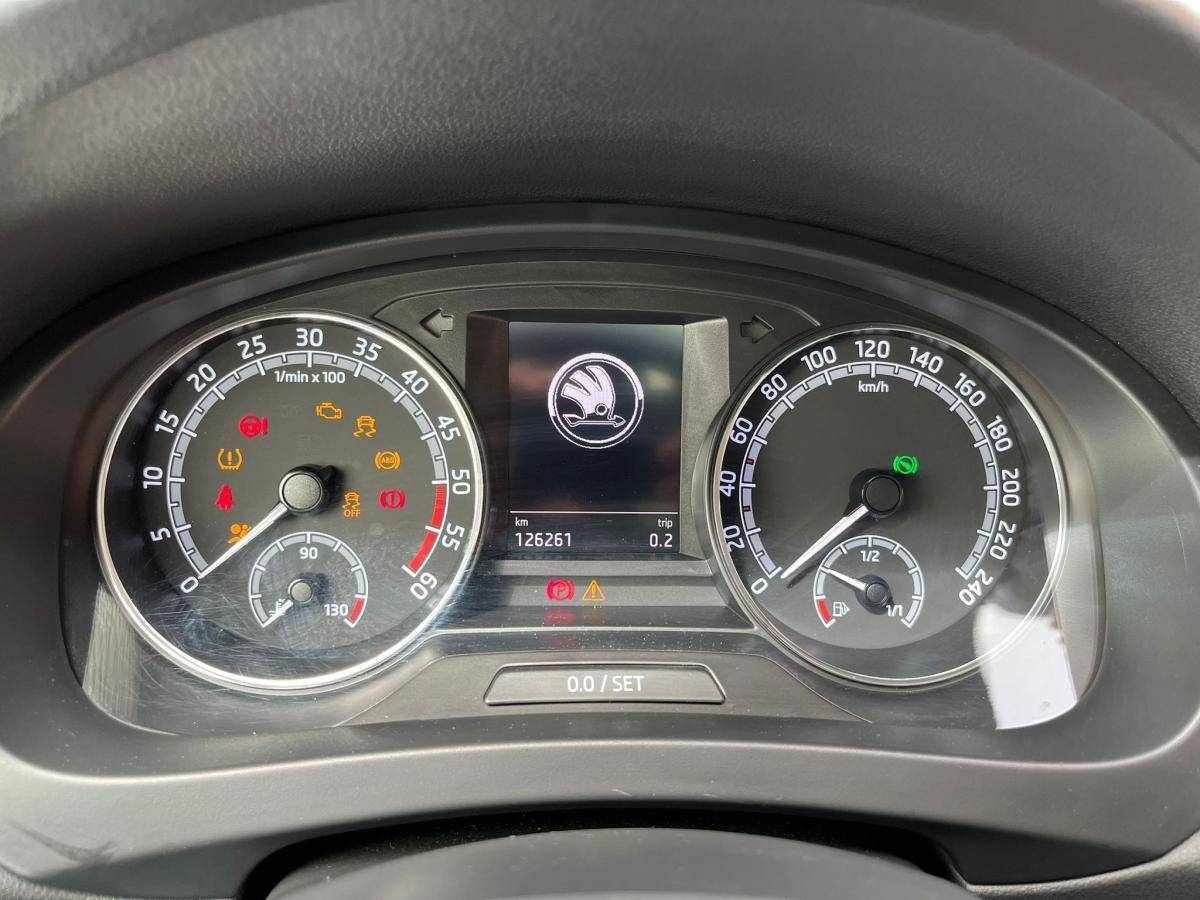 skoda-rapid-spaceback-2018-diesel-1422cc