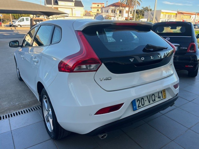 volvo-v40-2018-diesel-1969cc