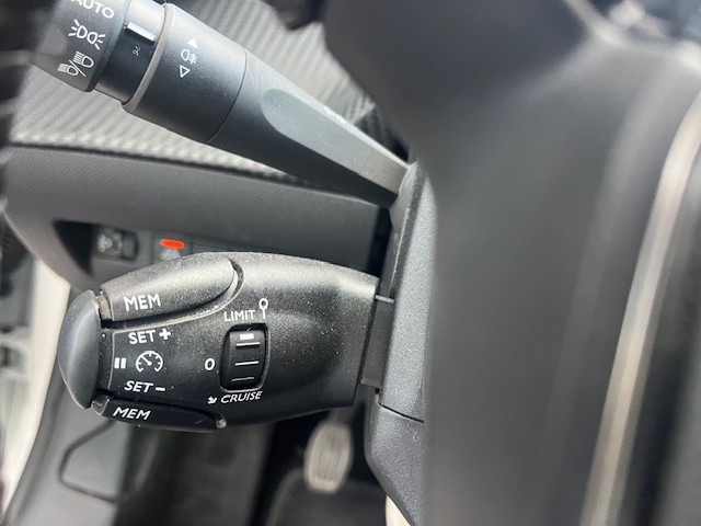 peugeot-208-2022-gasolina-1199cc