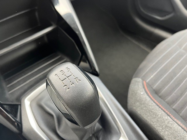 peugeot-208-2021-gasolina-1199cc