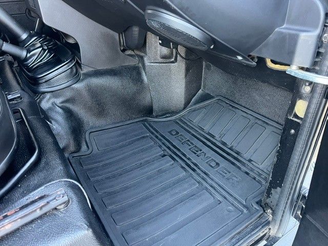 land-rover-defender-2011-diesel-2402cc