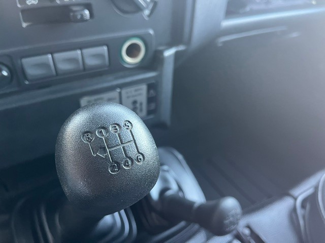 land-rover-defender-2011-diesel-2402cc