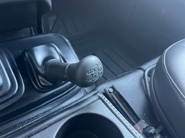 land-rover-defender-2011-diesel-2402cc