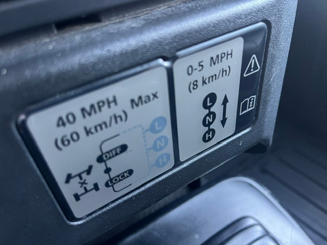 land-rover-defender-2011-diesel-2402cc