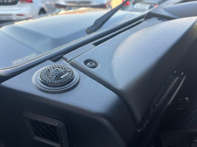 land-rover-defender-2011-diesel-2402cc