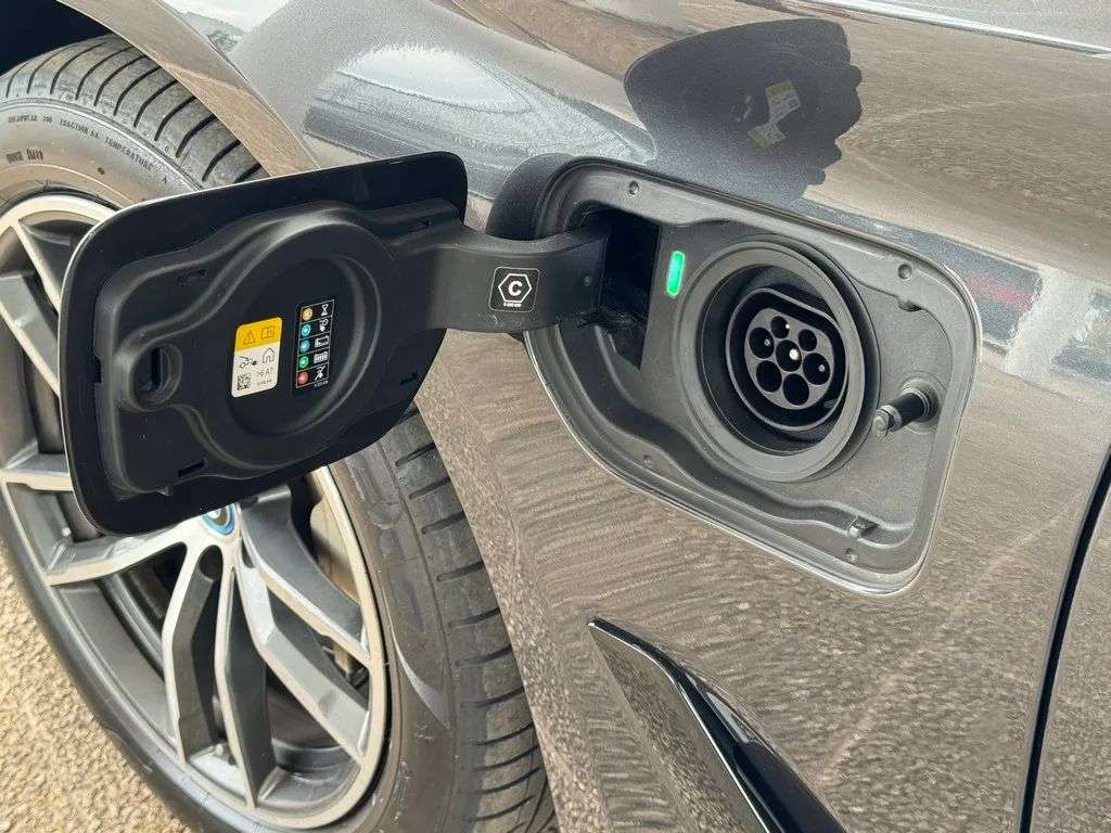 bmw-serie-5-2022-hibrido-a-gasolina-1998cc