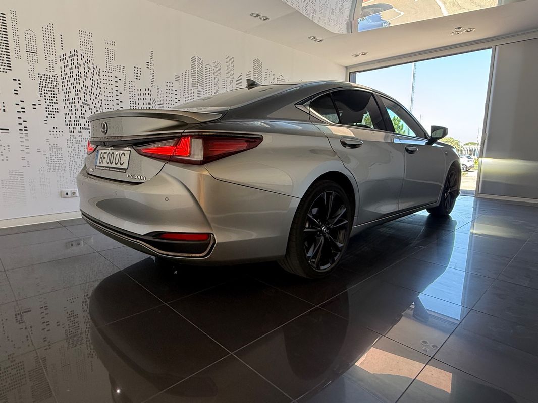 lexus-es-2023-hibrido-a-gasolina-2487cc