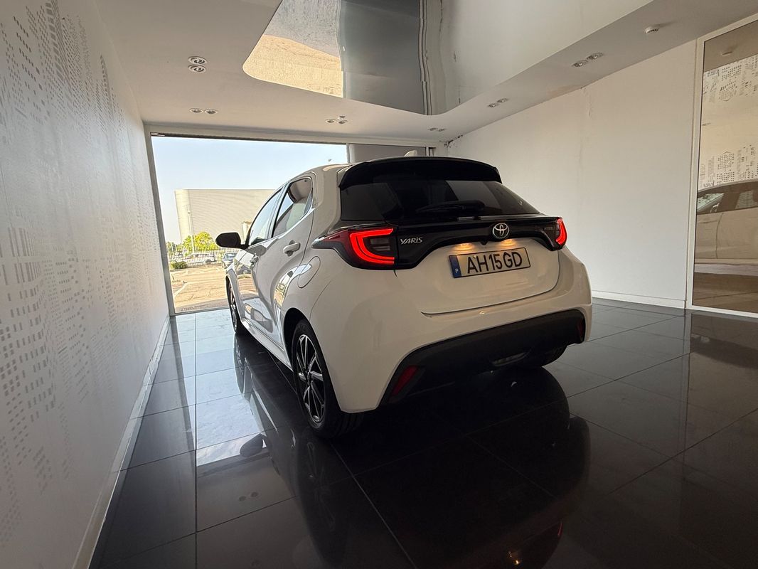 toyota-yaris-2021-hibrido-a-gasolina-1490cc
