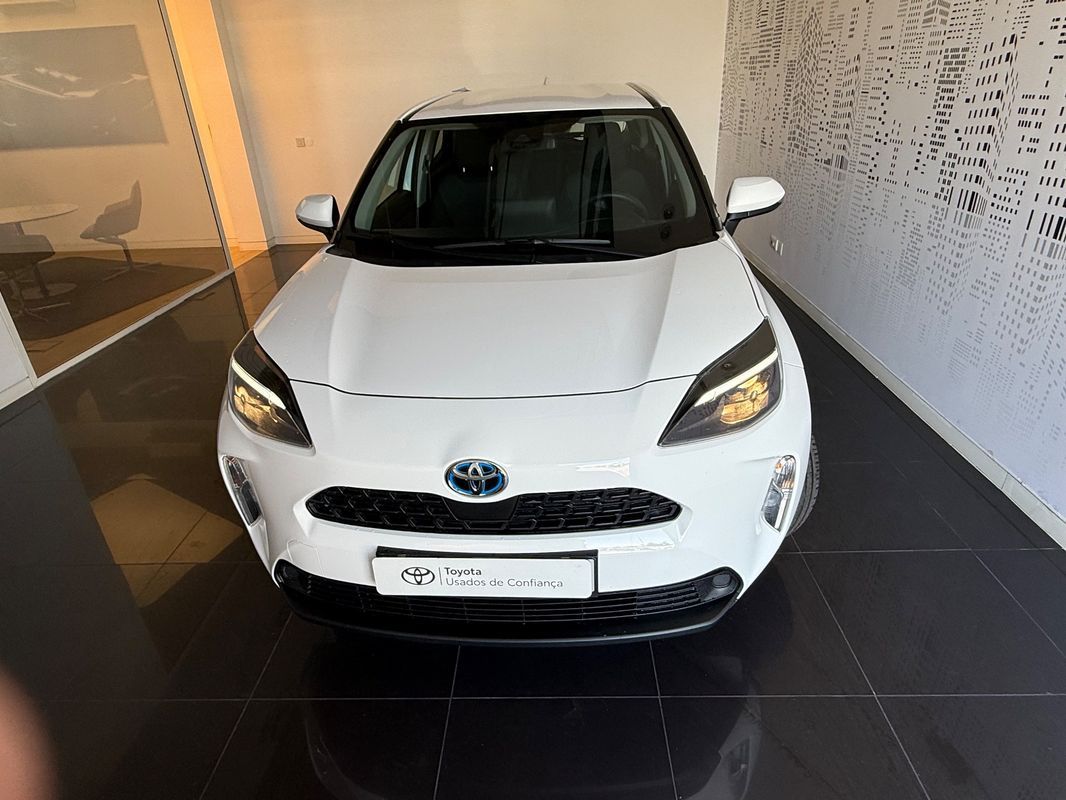 toyota-yaris-2024-hibrido-a-gasolina-1490cc