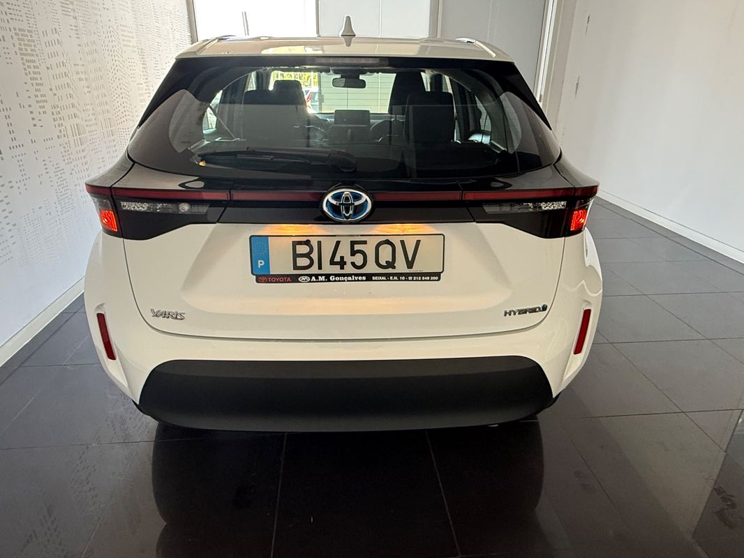 toyota-yaris-2024-hibrido-a-gasolina-1490cc