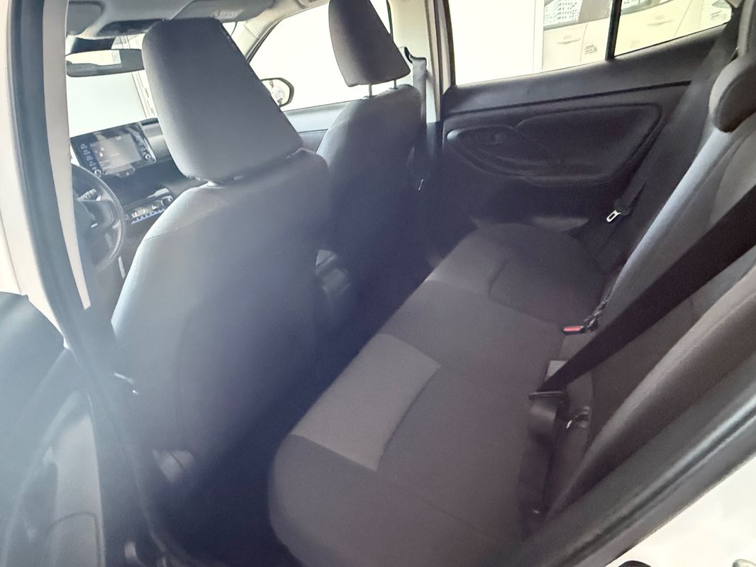 toyota-yaris-2024-hibrido-a-gasolina-1490cc