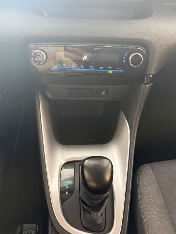 toyota-yaris-2021-hibrido-a-gasolina-1490cc
